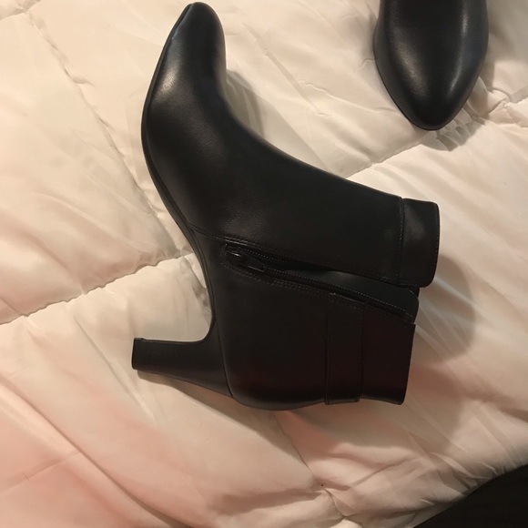 Black kitten heel booties - Picture 5 of 6